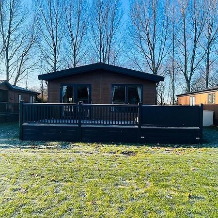Loki'S Retreat Lodge With Hot Tub York Exterior photo